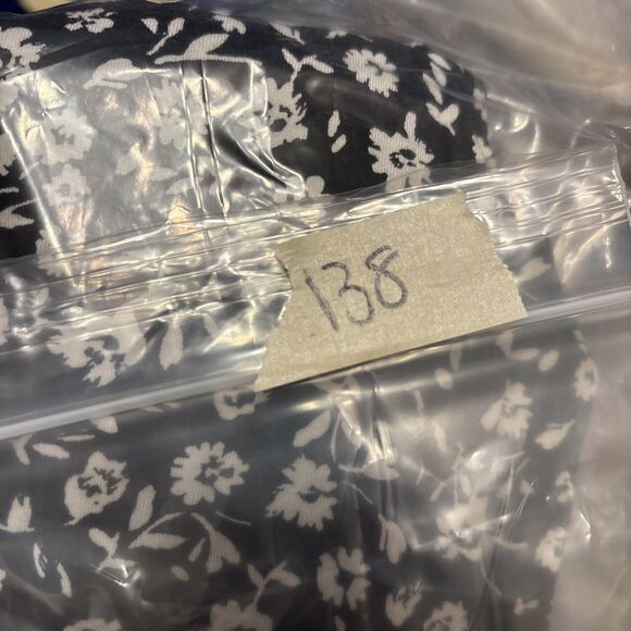 Grayson Jumpsuit Small Black White Floral Flowers Sleeveless Ruched Boho Hippie - Picture 8 of 8